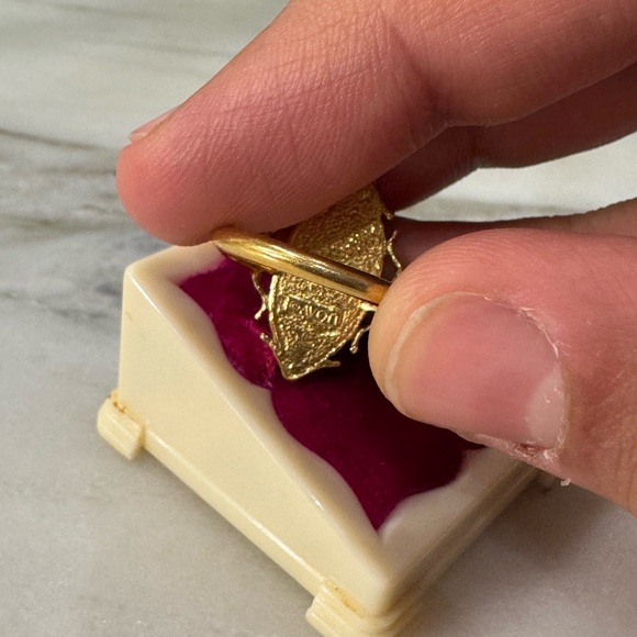 Avon vintage Gold Cameo Ring - Picture 4 of 4
